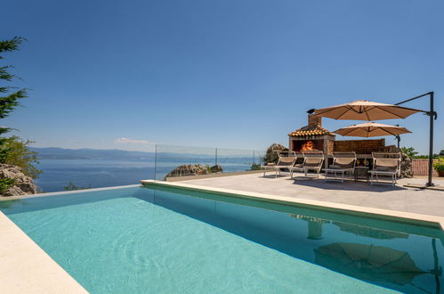 Photo 1 - Maison de 4 chambres à Lovran avec piscine privée et vues à la mer