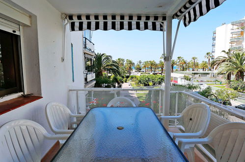 Photo 2 - 3 bedroom Apartment in Salou with garden