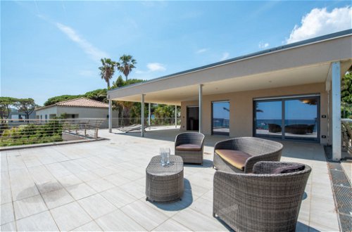 Foto 26 - Casa de 4 habitaciones en Cavalaire-sur-Mer con jardín y vistas al mar
