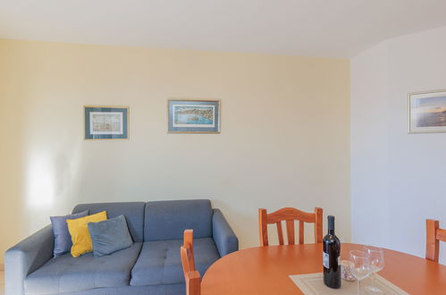 Foto 7 - Apartamento de 1 quarto em Privlaka com jardim e vistas do mar