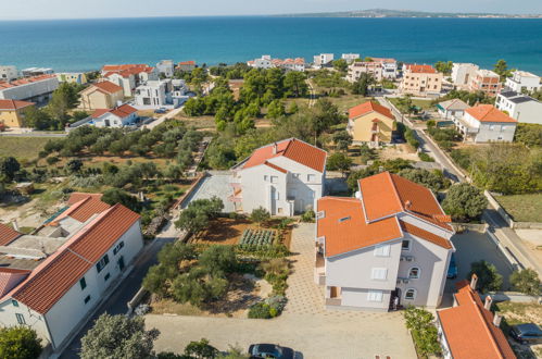 Foto 13 - Apartamento de 1 quarto em Privlaka com jardim e vistas do mar