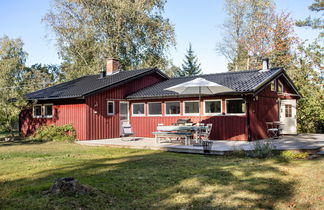 Foto 1 - Casa de 4 habitaciones en Väddö con jardín y terraza