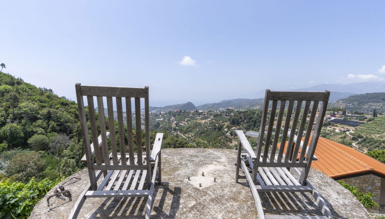 Photo 1 - Maison de 1 chambre à Vallebona avec jardin et terrasse