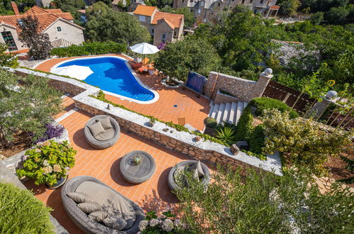 Foto 2 - Casa con 4 camere da letto a Milna con piscina privata e terrazza