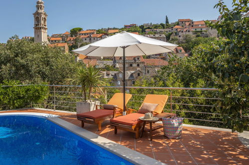 Foto 9 - Casa con 4 camere da letto a Milna con piscina privata e terrazza