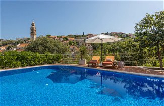 Foto 1 - Casa con 4 camere da letto a Milna con piscina privata e vista mare