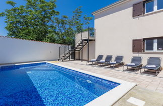 Photo 1 - 5 bedroom House in Svetvinčenat with private pool and sea view