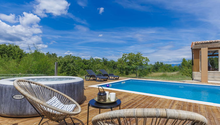 Photo 1 - Maison de 2 chambres à Labin avec piscine privée et vues à la mer