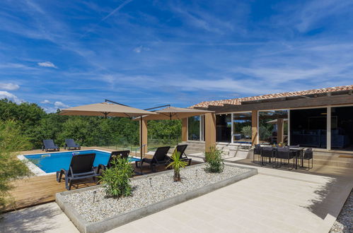 Photo 2 - Maison de 2 chambres à Labin avec piscine privée et vues à la mer