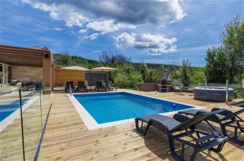 Foto 21 - Casa de 2 quartos em Labin com piscina privada e vistas do mar