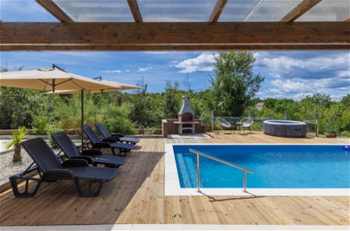 Foto 17 - Casa de 2 quartos em Labin com piscina privada e vistas do mar