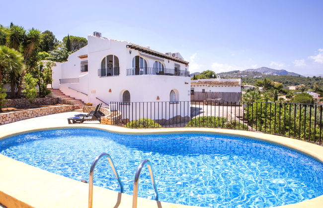 Casa de 4 quartos em Pego com piscina privada e jardim - Foto 1