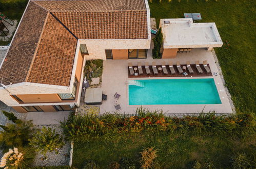 Photo 35 - Maison de 6 chambres à Brtonigla avec piscine privée et jardin