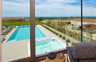 Photo 1 - Maison de 6 chambres à Brtonigla avec piscine privée et jardin