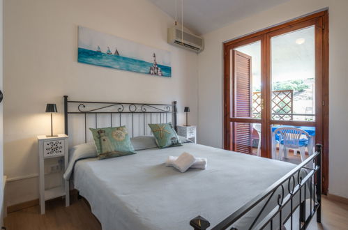 Photo 3 - Appartement de 2 chambres à Villasimius avec terrasse et vues à la mer