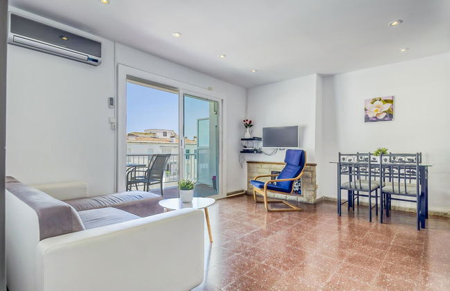 3 bedroom Apartment in Roses with swimming pool and garden - Photo 3