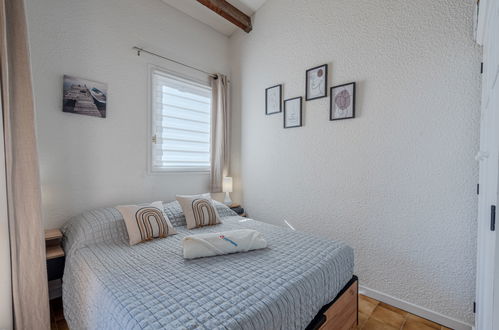 Foto 5 - Appartamento con 2 camere da letto a Saint-Cyprien con piscina e vista mare