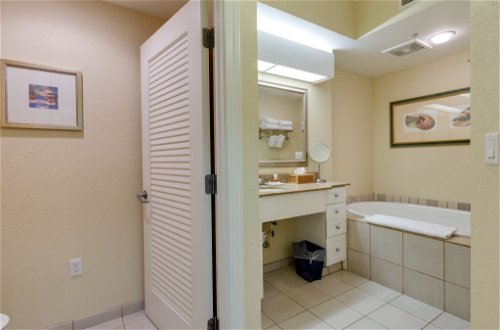 Foto 12 - Appartamento con 1 camera da letto a Fort Myers Beach con piscina e vista mare