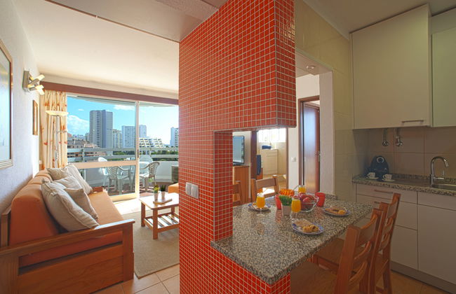 1 bedroom Apartment in Portimão with swimming pool and garden - Photo 9