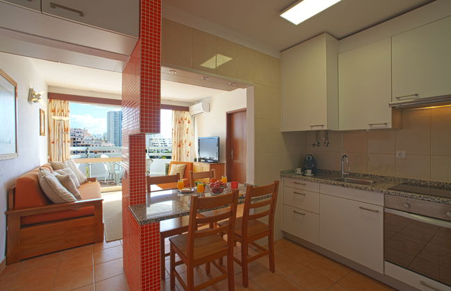 1 bedroom Apartment in Portimão with swimming pool and garden - Photo 3