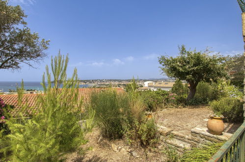 Foto 22 - Appartamento con 2 camere da letto a Six-Fours-les-Plages con terrazza e vista mare