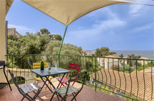 Photo 2 - 2 bedroom Apartment in Six-Fours-les-Plages with terrace and sea view