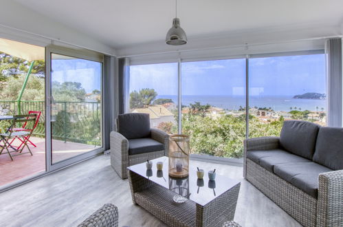 Photo 3 - 2 bedroom Apartment in Six-Fours-les-Plages with terrace and sea view