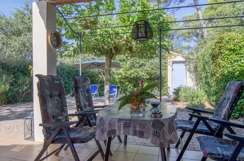 Photo 6 - Maison de 2 chambres à Nans-les-Pins avec piscine et terrasse