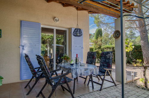 Photo 8 - Maison de 2 chambres à Nans-les-Pins avec piscine et terrasse