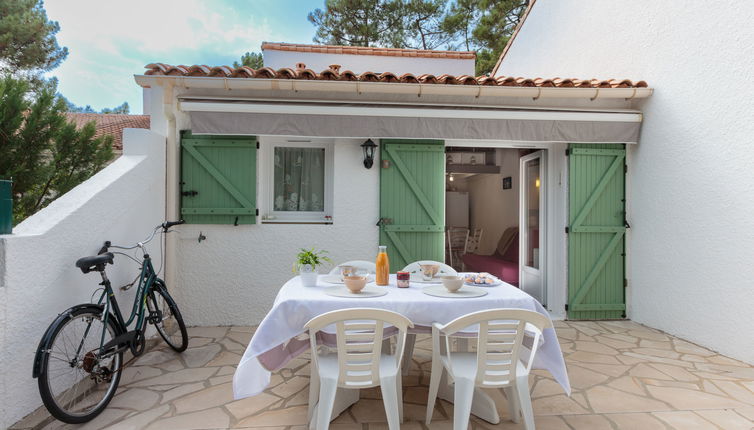 Photo 1 - Maison de 1 chambre à Les Mathes avec terrasse et vues à la mer