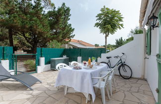 Photo 3 - Maison de 1 chambre à Les Mathes avec terrasse et vues à la mer