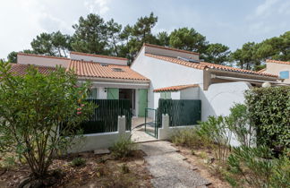 Foto 2 - Casa de 1 quarto em Les Mathes com terraço e vistas do mar