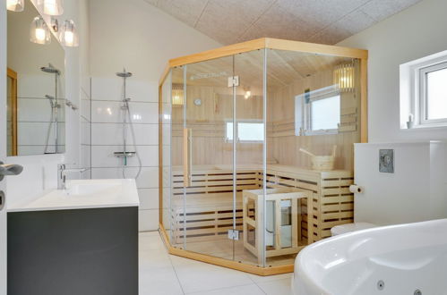 Photo 7 - Maison de 4 chambres à Blokhus avec terrasse et sauna
