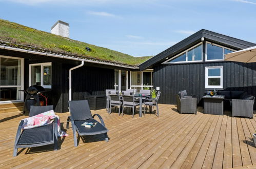 Photo 2 - Maison de 4 chambres à Blokhus avec piscine privée et terrasse