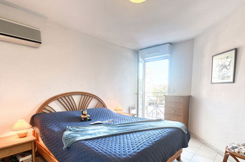 Foto 18 - Apartment mit 1 Schlafzimmer in Fréjus mit blick aufs meer