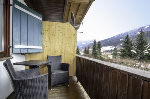 Photo 2 - 5 bedroom Apartment in Neukirchen am Großvenediger with garden and mountain view