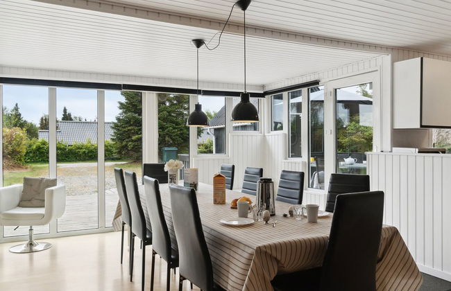 4 bedroom House in Væggerløse with private pool and terrace - Photo 25