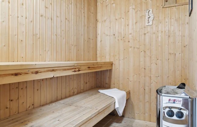 4 bedroom House in Væggerløse with private pool and terrace - Photo 18