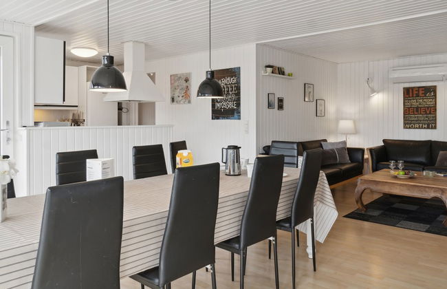 4 bedroom House in Væggerløse with private pool and terrace - Photo 24