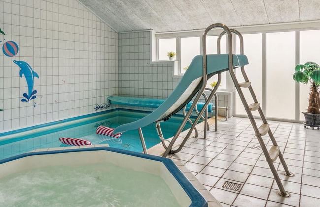 4 bedroom House in Væggerløse with private pool and terrace - Photo 9