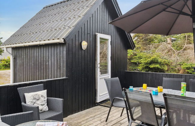 4 bedroom House in Væggerløse with private pool and terrace - Photo 14
