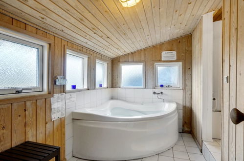 Photo 3 - Maison de 4 chambres à Hvide Sande avec terrasse et sauna