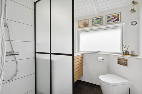 Photo 13 - Maison de 3 chambres à Rindby Strand avec terrasse et bain à remous