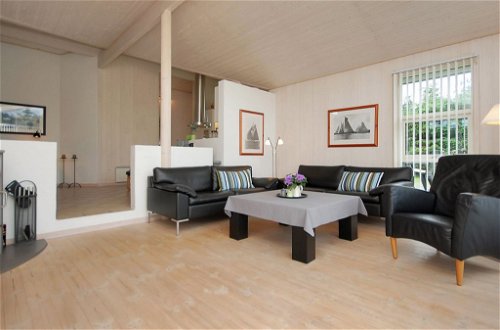 Photo 2 - Maison de 4 chambres à Blokhus avec terrasse et sauna