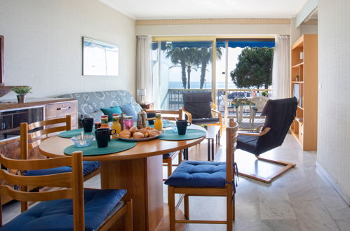 Foto 6 - Apartamento de 1 habitación en Cagnes-sur-Mer con piscina y vistas al mar