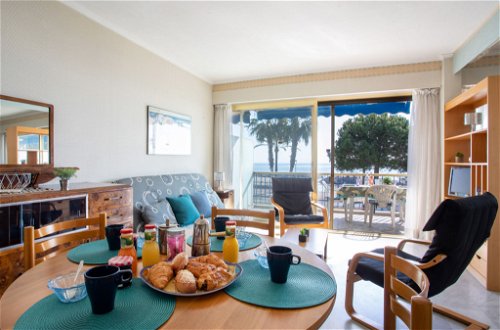 Foto 3 - Apartamento de 1 habitación en Cagnes-sur-Mer con piscina y vistas al mar