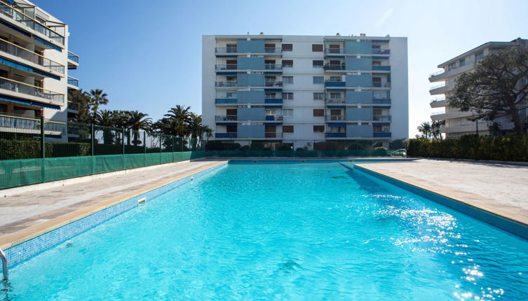 Foto 1 - Apartamento de 1 habitación en Cagnes-sur-Mer con piscina y vistas al mar