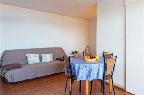 Foto 5 - Apartment mit 2 Schlafzimmern in Cavalaire-sur-Mer mit terrasse und blick aufs meer