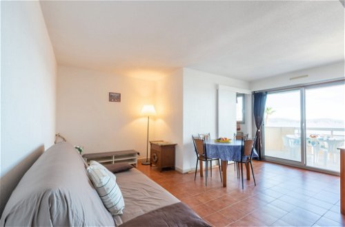 Foto 4 - Appartamento con 2 camere da letto a Cavalaire-sur-Mer con terrazza e vista mare