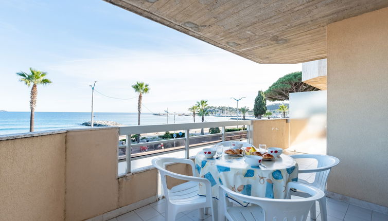 Photo 1 - Appartement de 2 chambres à Cavalaire-sur-Mer avec terrasse et vues à la mer